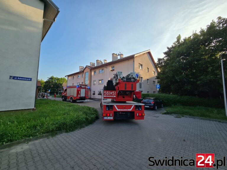 Swąd spalenizny przestraszył lokatorów na Robotniczej [FOTO]