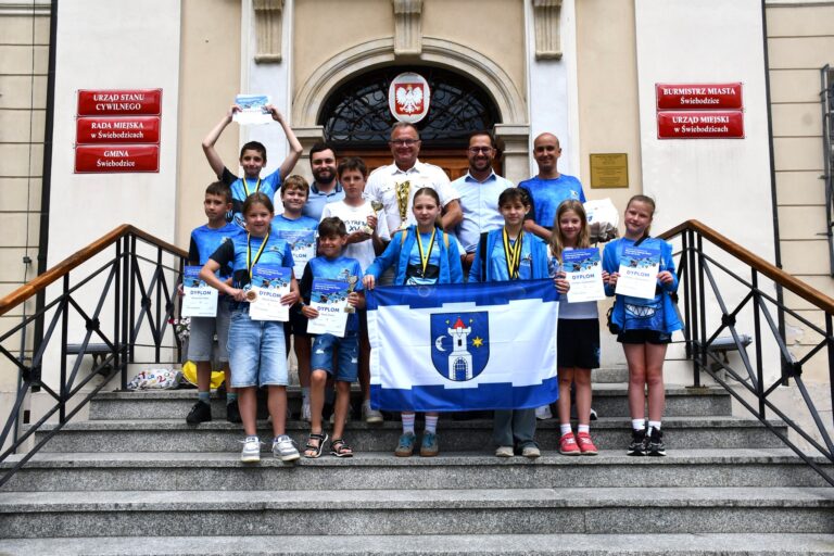 Młodzi medaliści z wizytą w Ratuszu