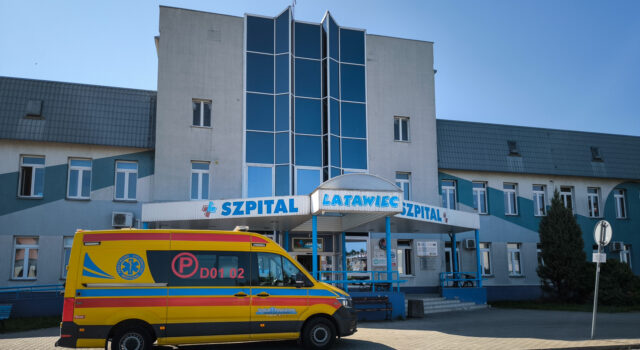 Nie było karetki potrzebnej do transportu między szpitalami. NFZ nakłada karę na świdnicki „Latawiec”