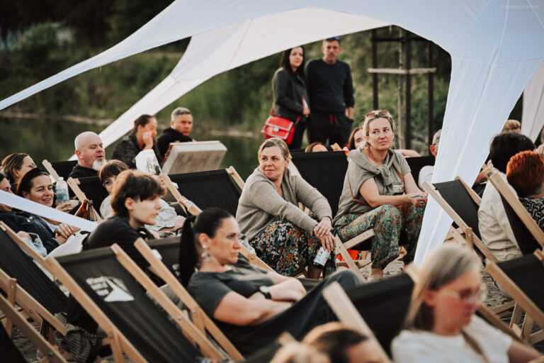 Kino plenerowe zawitało nad staw w Żarowie. Ruszyła 14. edycja festiwalu „Different Point of View” [FOTO]