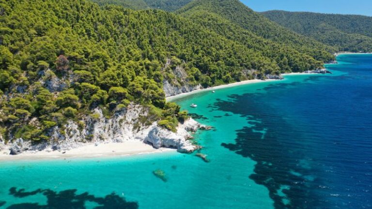 Skopelos, Skiathos i Kefalonia – z czego słyną te wyjątkowe wyspy