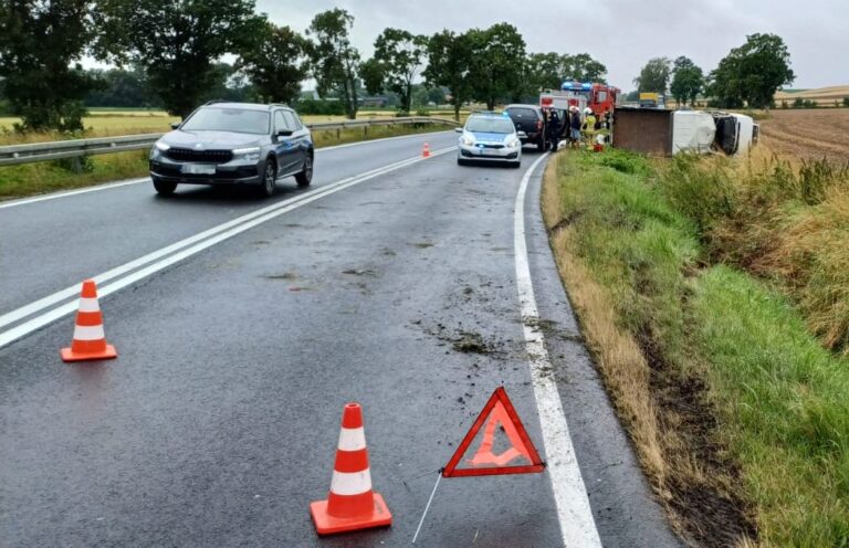 Bus wypadł z drogi na drodze krajowej 35