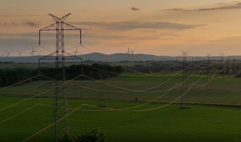 Ponad 1340 kilometrów przewodów, 6000 ton stali oraz 10 tysięcy m³ betonu. Strategiczna inwestycja zakończona [FOTO]