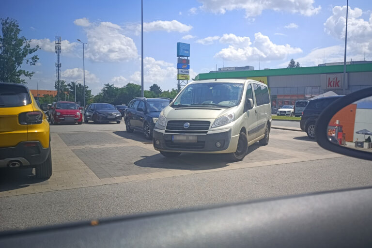 Mistrzowie parkowania [FOTO]