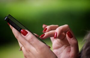 Szukała dodatkowej pracy, została „oskubana” na 71 tysięcy złotych