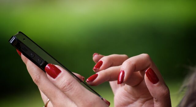 Szukała dodatkowej pracy, została „oskubana” na 71 tysięcy złotych