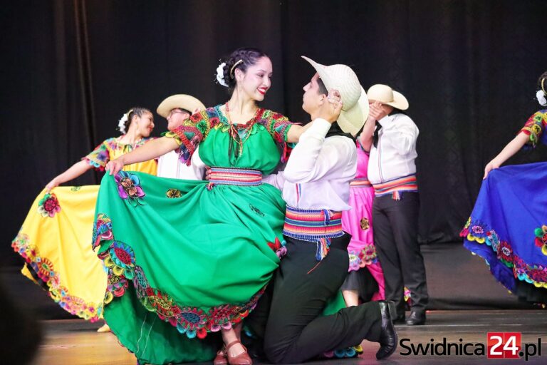 Folkowy zawrót głowy trwa! 33.Międzynarodowy Festiwal Folkloru na półmetku [FOTO]