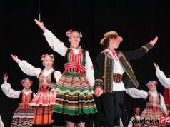 Tańczą i śpiewają od 50 lat. Jubileusz Zespołu „Kostrzanie”