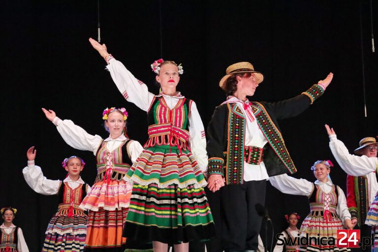 Tańczą i śpiewają od 50 lat. Jubileusz Zespołu „Kostrzanie”