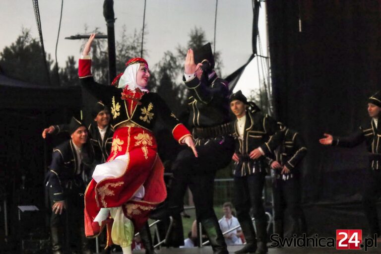 Koncert galowy w sobotę, a dzisiaj Rynek Świata i zespół Śląsk [FOTO]