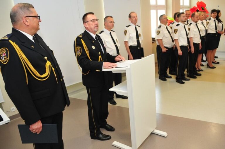 Świdnicka straż miejska świętowała. Funkcjonariusze z awansami, komendant odznaczony za zasługi [FOTO]