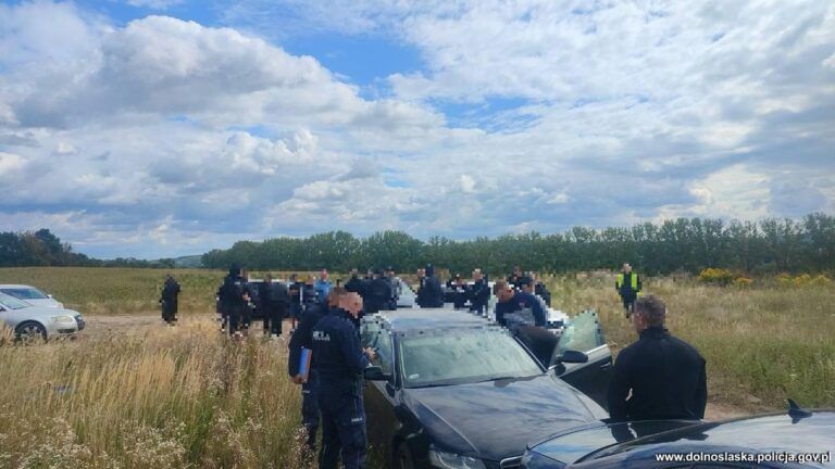 Policjanci udaremnili ustawkę kibiców klubów piłkarskich z Lubina, Wałbrzycha i Świdnicy [FOTO/VIDEO]