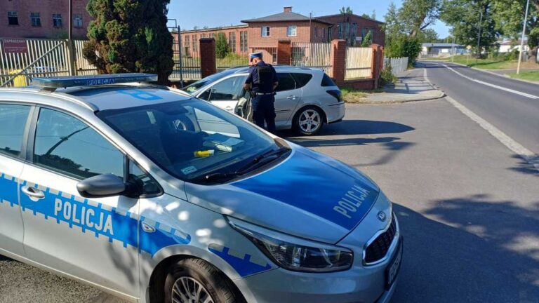 Auto bez przeglądu, ubezpieczenia i na cudzych tablicach. W bagażniku kolejna niespodzianka