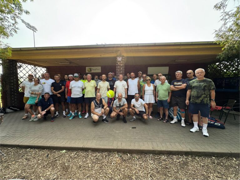 Tenisowe emocje w rozgrywkach deblowych [FOTO/WYNIKI]