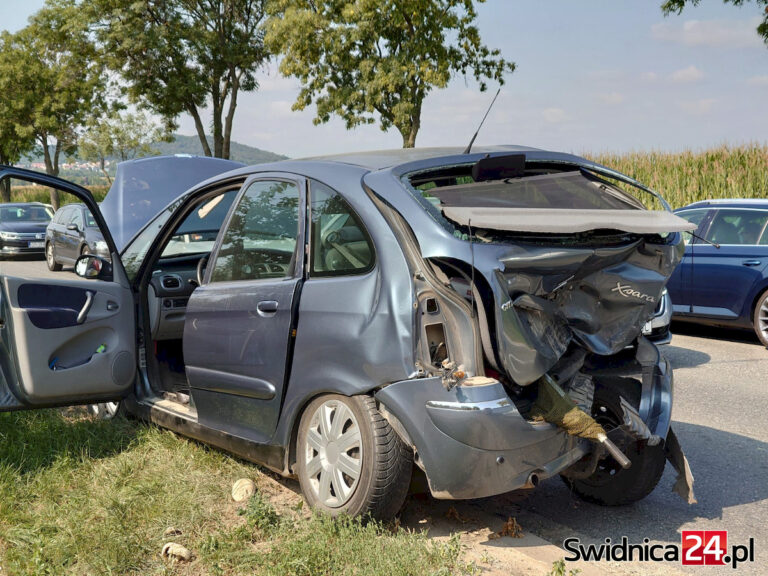Zderzenie trzech osobówek na krajowej „piątce” [FOTO]