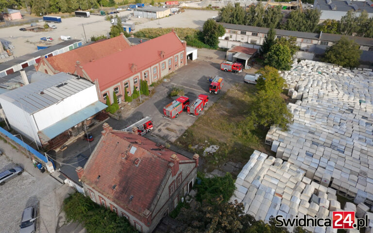 Strzegom. Wyciek gazu na terenie zakładu przy Rzeźniczej [FOTO]
