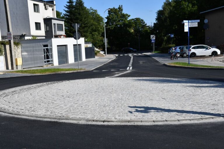 Świebodzice. Zakończono przebudowę ul. Sportowej [FOTO]