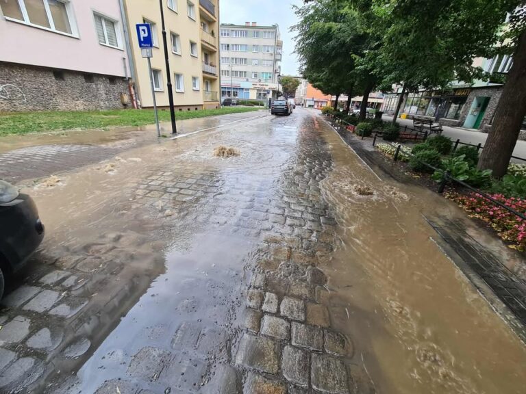 Rzeka popłynęła ulicą Bohaterów Getta [FOTO]