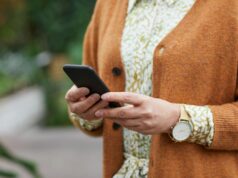 Uwierzyła w historię o potrąceniu kobiety w ciąży przez swoją wnuczkę. 69-latka straciła sporą sumę