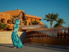 Sukienki damskie na każdą porę roku – przewodnik po stylach i trendach