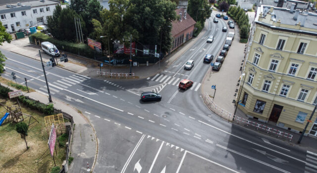 Miasto i powiat złożą się na przebudowę ruchliwego skrzyżowania. Powstanie rondo