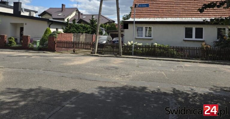 Ktoś zacierał ślady? Trwa śledztwo w sprawie śmierci 39-latki na ul. Cichej w Świdnicy