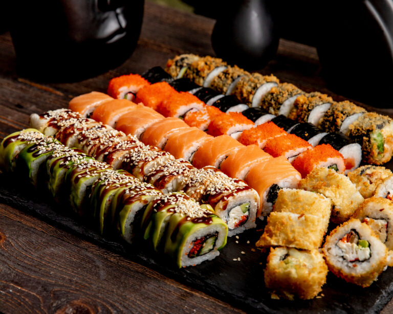 Zestawy sushi z Żabki – przegląd dostępnych propozycji lunchowych