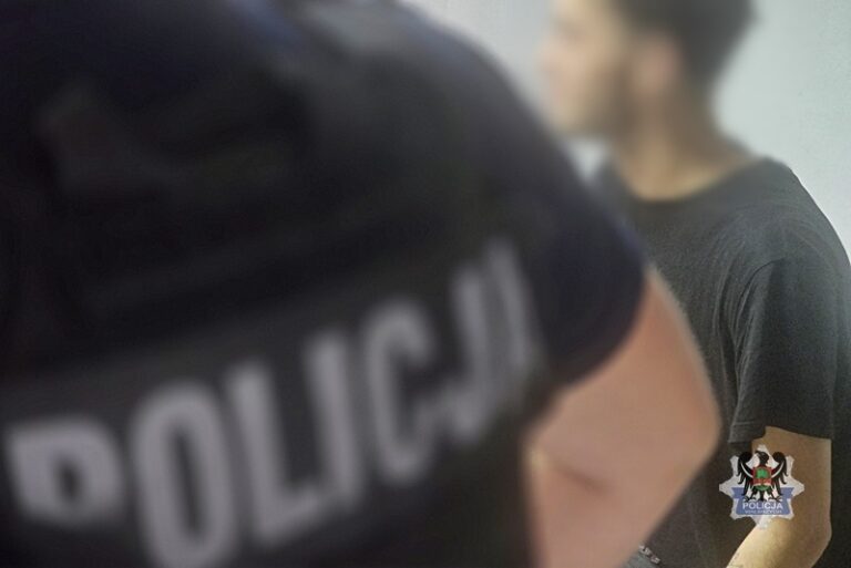 Najpierw wspólnie biesiadowali, później okradli koleżankę z biżuterii