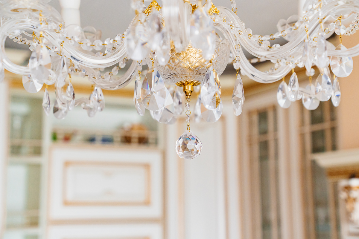 7 praktycznych wskazówek przy zakupie lampy sufitowej kryształowej