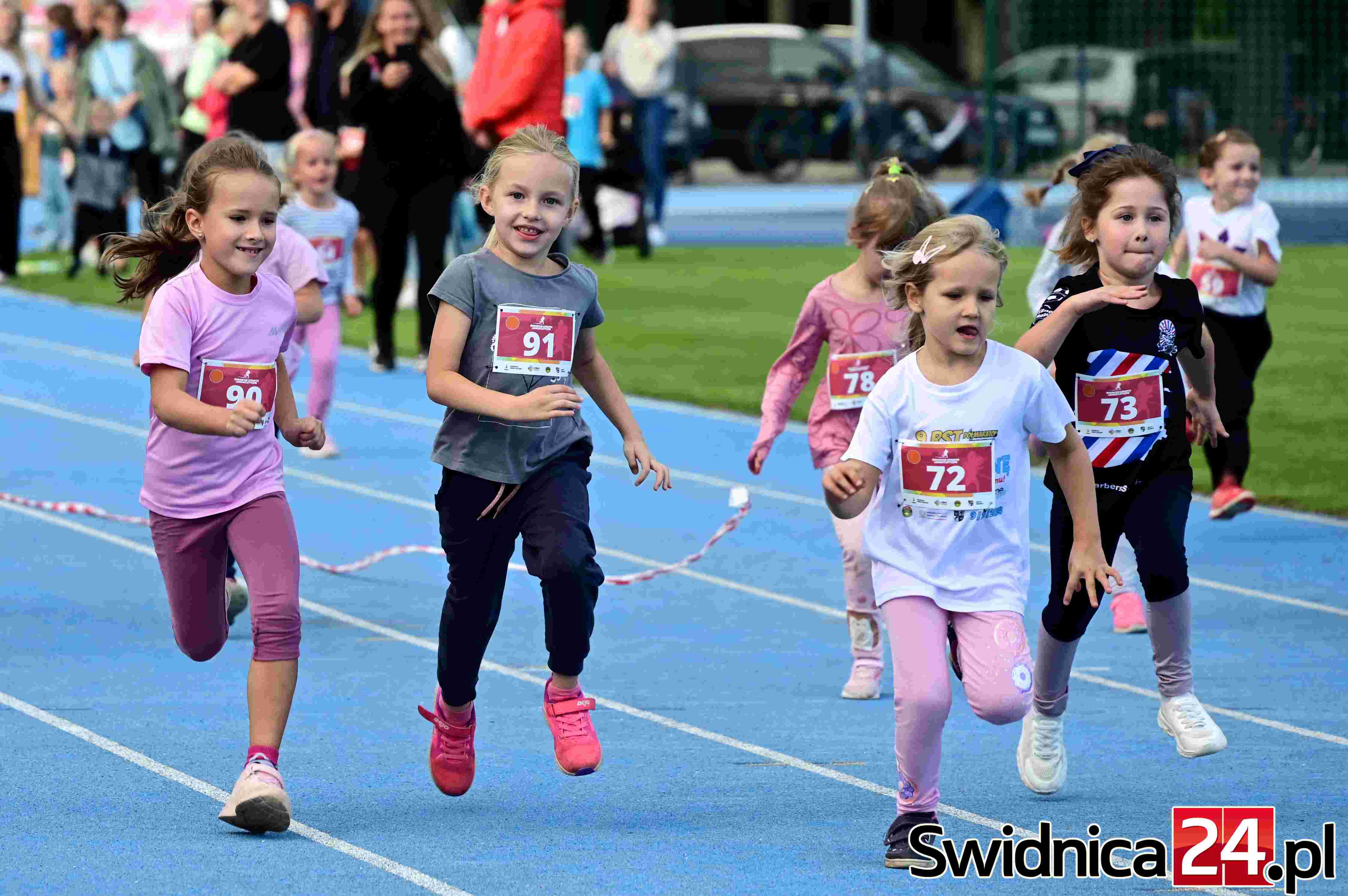 Młodzi lekkoatleci dali popis. Nowy cykl zainaugurowany! [100 ZDJĘĆ]