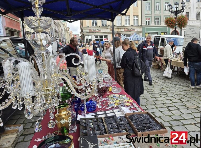 Tłumy na wrześniowej Giełdzie Staroci, Numizmatów i Osobliwości [FOTO/VIDEO]
