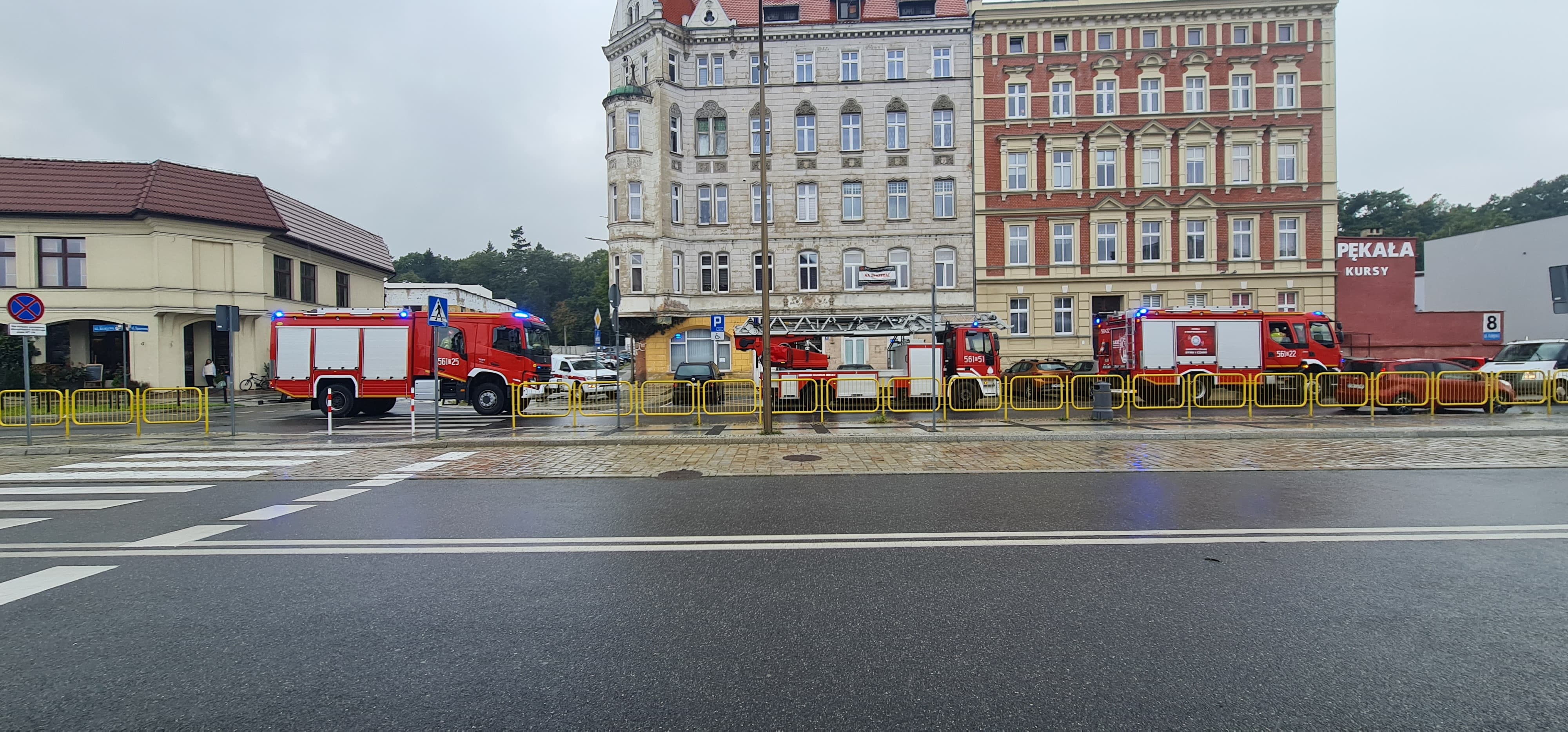 Strażacy wezwani na ul. Kolejową [FOTO]