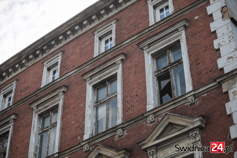 Popadająca w ruinę zabytkowa kamienica dostanie drugie życie? [FOTO]
