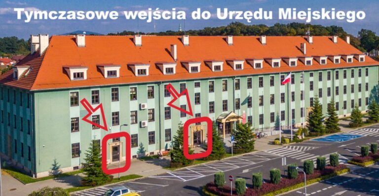 Wyłączone główne wejście do Urzędu Miejskiego w Świdnicy