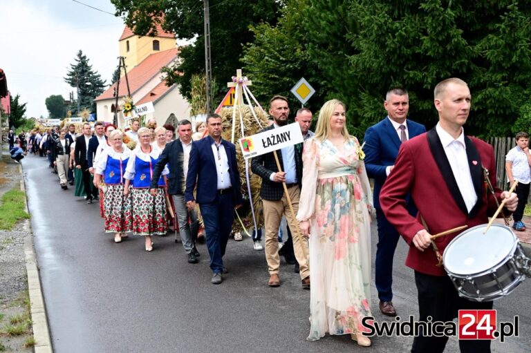 Dożynki gminy Żarów. Rolnicy świętowali w Łażanach [FOTO/VIDEO]
