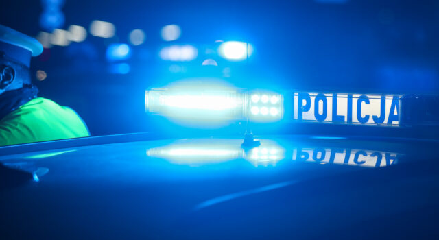 Jedna osoba poszkodowana w wypadku koło Lubachowa. Służby apelują o ostrożność na drogach