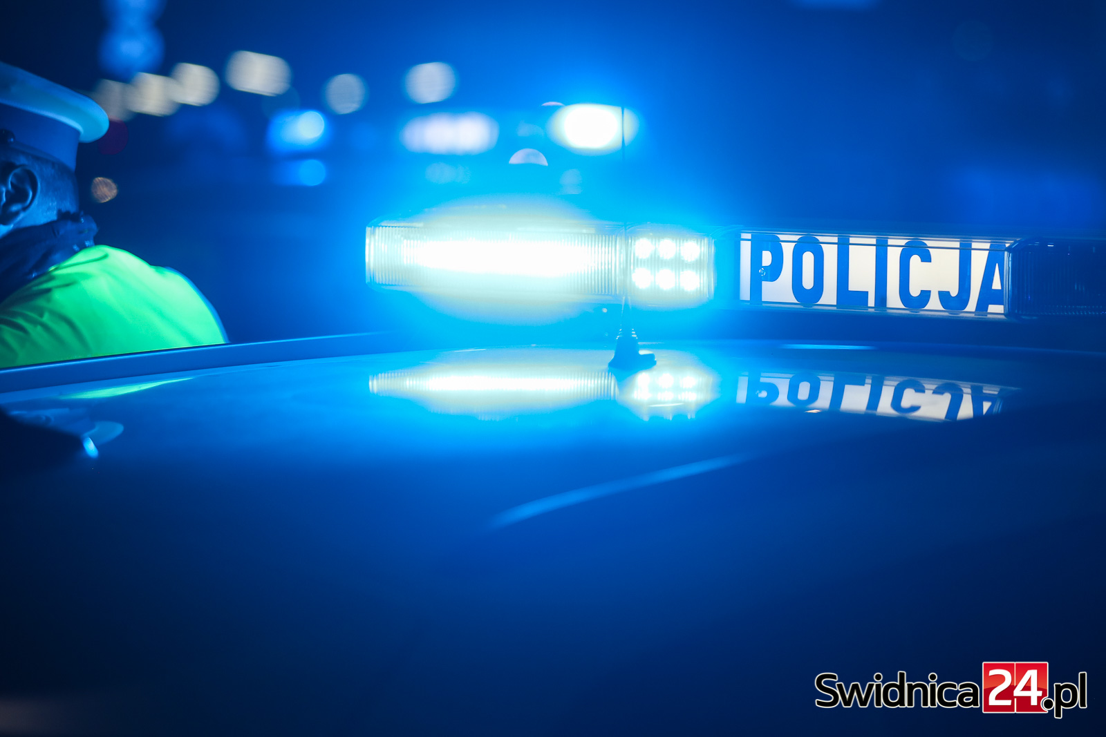 Jedna osoba poszkodowana w wypadku koło Lubachowa. Służby apelują o ostrożność na drogach