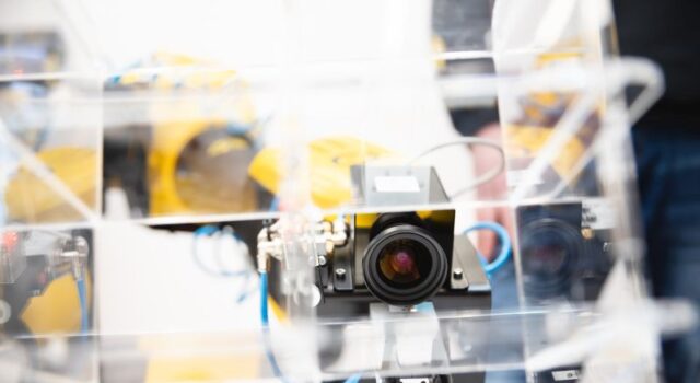 W jaki sposób uczenie maszynowe może wspomagać systemy wizyjne w produkcji?