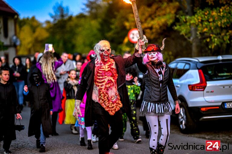 Parada potwornych postaci przeszła przez Imbramowice [FOTO/VIDEO]