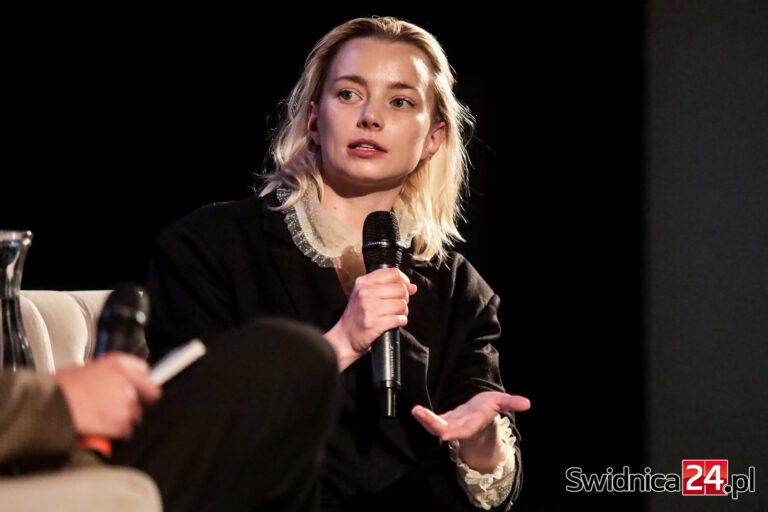 Aktorka Kamila Urzędowska odwiedziła święto kina w Świdnicy. Owacje po obejrzeniu filmu „Ministranci” [FOTO]