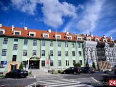 Parking przed świdnickim magistratem do powiększenia? „Bardzo mało miejsca dla interesantów”