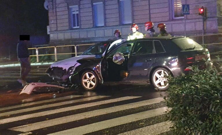 Kolizja na skrzyżowaniu w Świdnicy