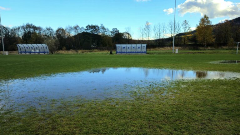 Przegrali z boiskiem. Mecz przełożony. Znamy nowy termin!