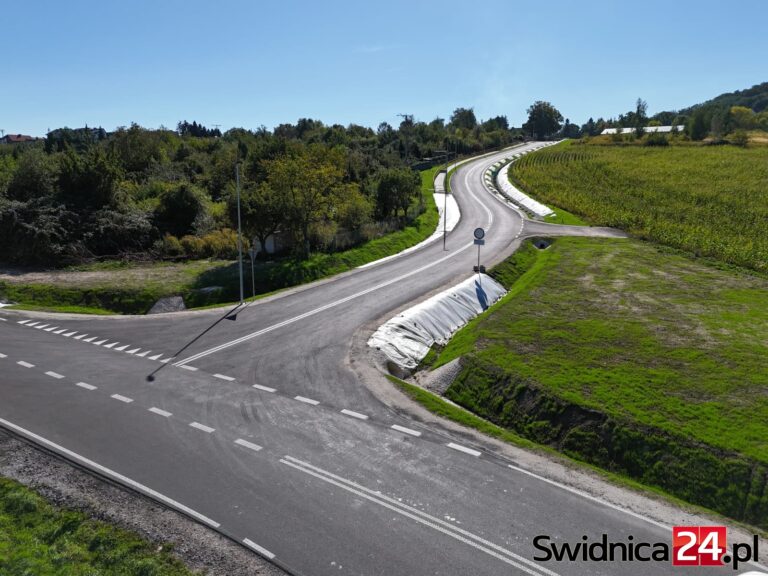 Nowa droga w Strzegomiu. Otwarcie już w środę [FOTO]