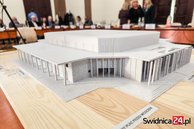 Komisja zaprasza na spotkanie w sprawie budowy parku wodnego i hali sportowej