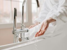 Najnowsze trendy w designie baterii wannowych – elegancja w detalu