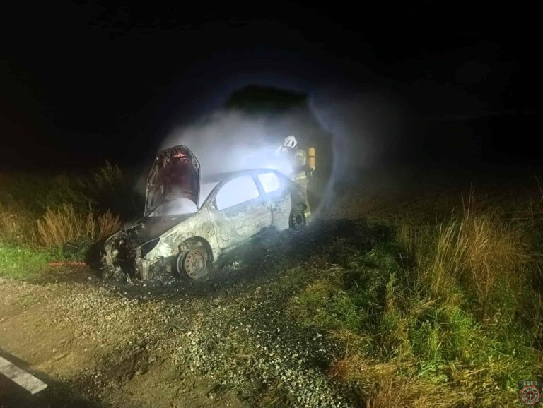 Nocny pożar samochodu [FOTO]
