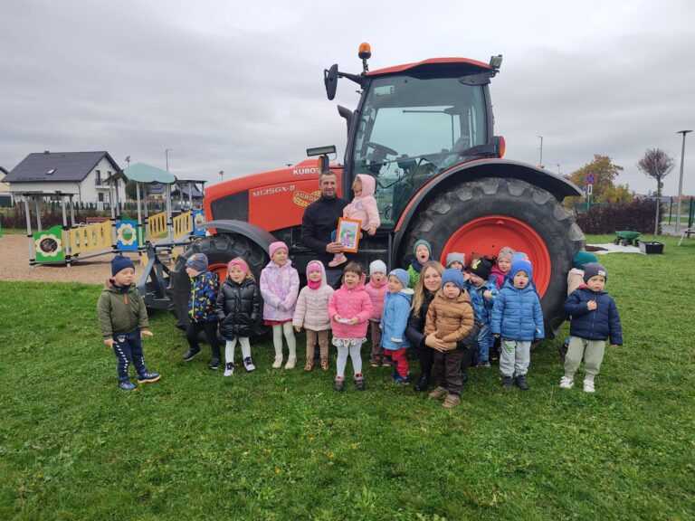 Do przedszkola rolnik zajechał traktorem! Niecodzienna lekcja dla najmłodszych