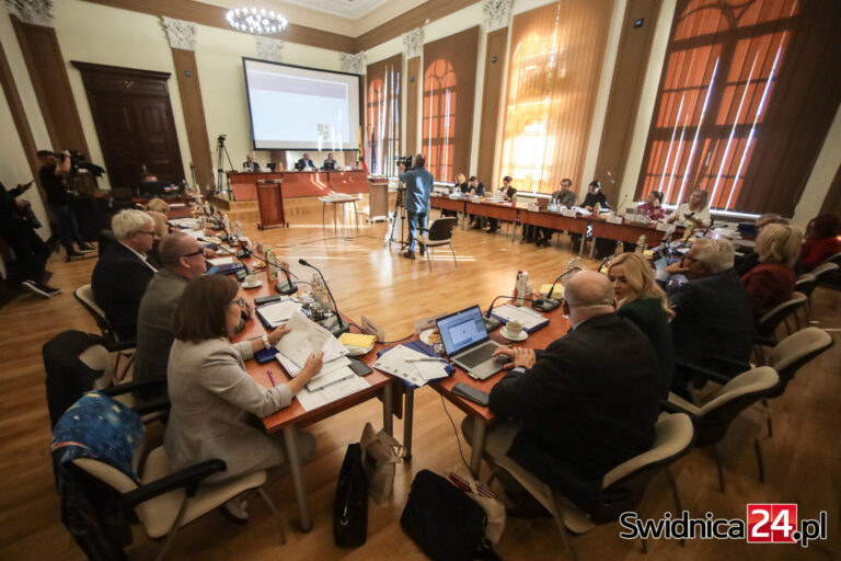 Nie będzie podwyżki podatku od nieruchomości. Świdniccy radni przeciwni propozycji władz miasta