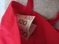 Miał zrobić „zdjęcie satelitarne”. Fałszywy policjant okradł seniorkę z oszczędności życia